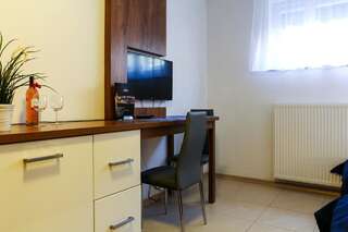 Апарт-отели Apartamenty w Marina Jastrzębia Góra Ястшембя-Гура Double Room (2 single beds) (Floor -1, parking side)-5